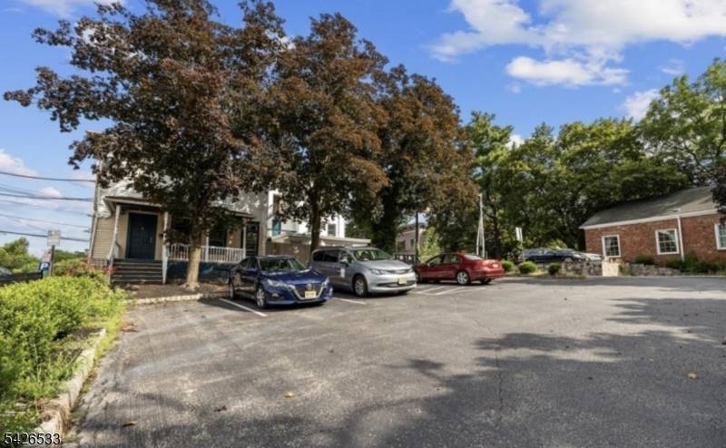 28 Center St, Clinton Town, NJ 08809