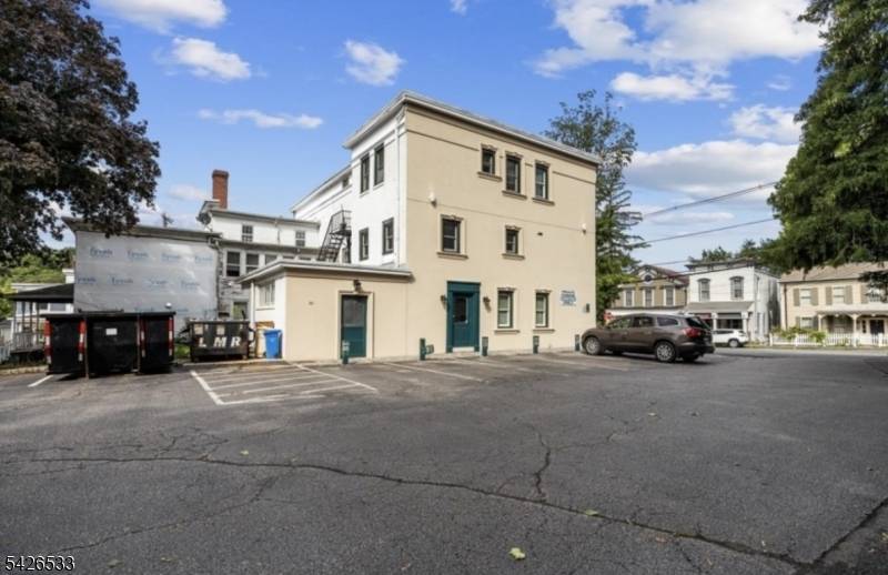 28 Center St, Clinton Town, NJ 08809