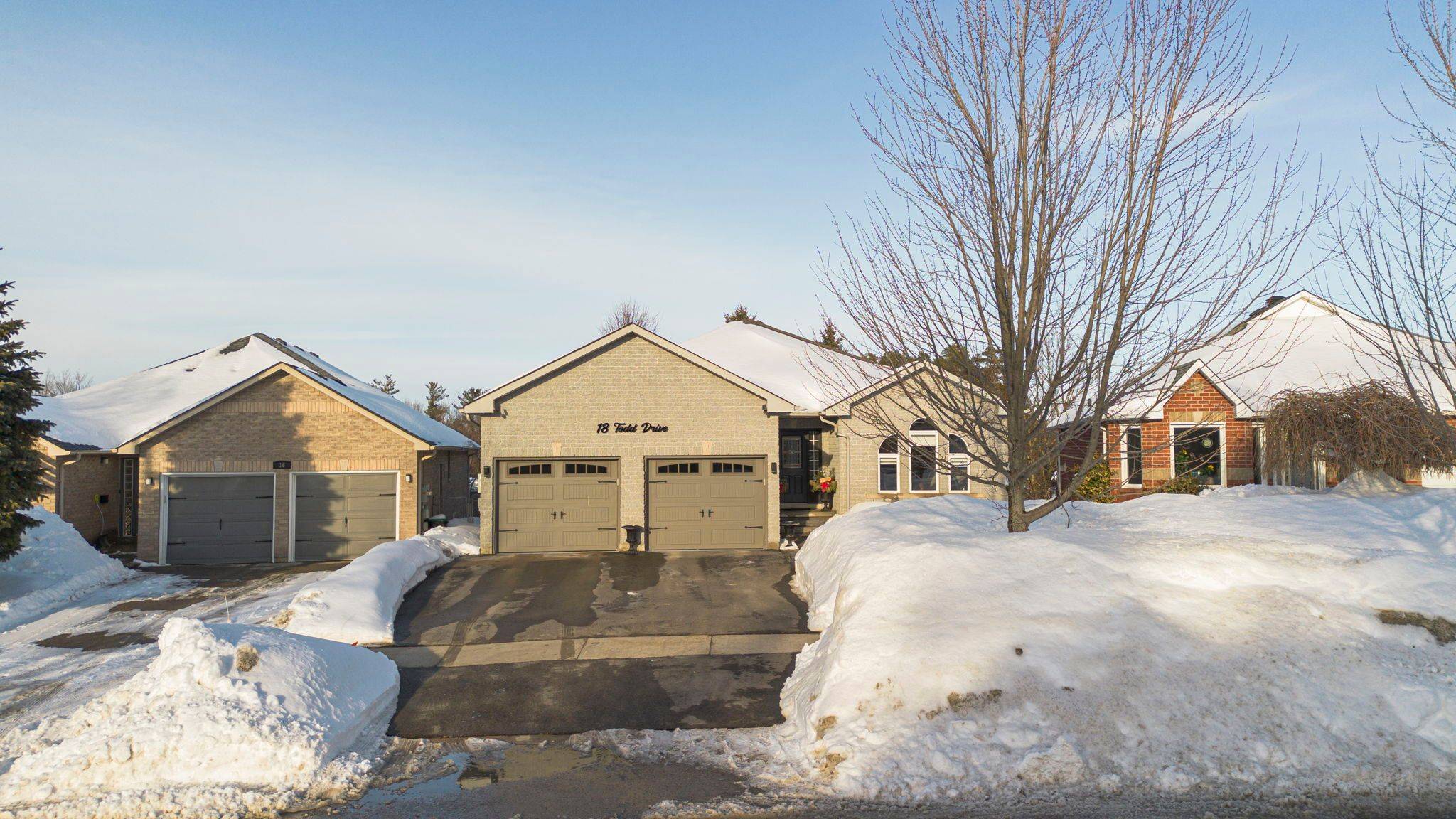 18 Todd DR, Barrie, ON L4N 9K6