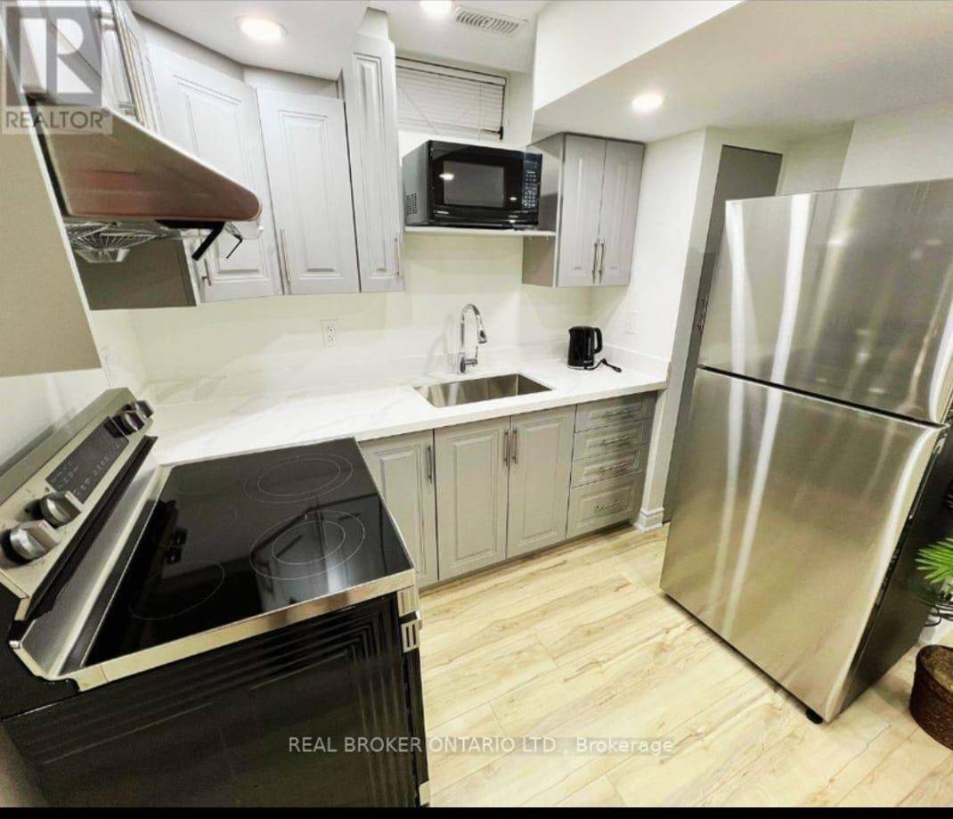 70 Campwood CRES, Brampton, ON L6P 0W8