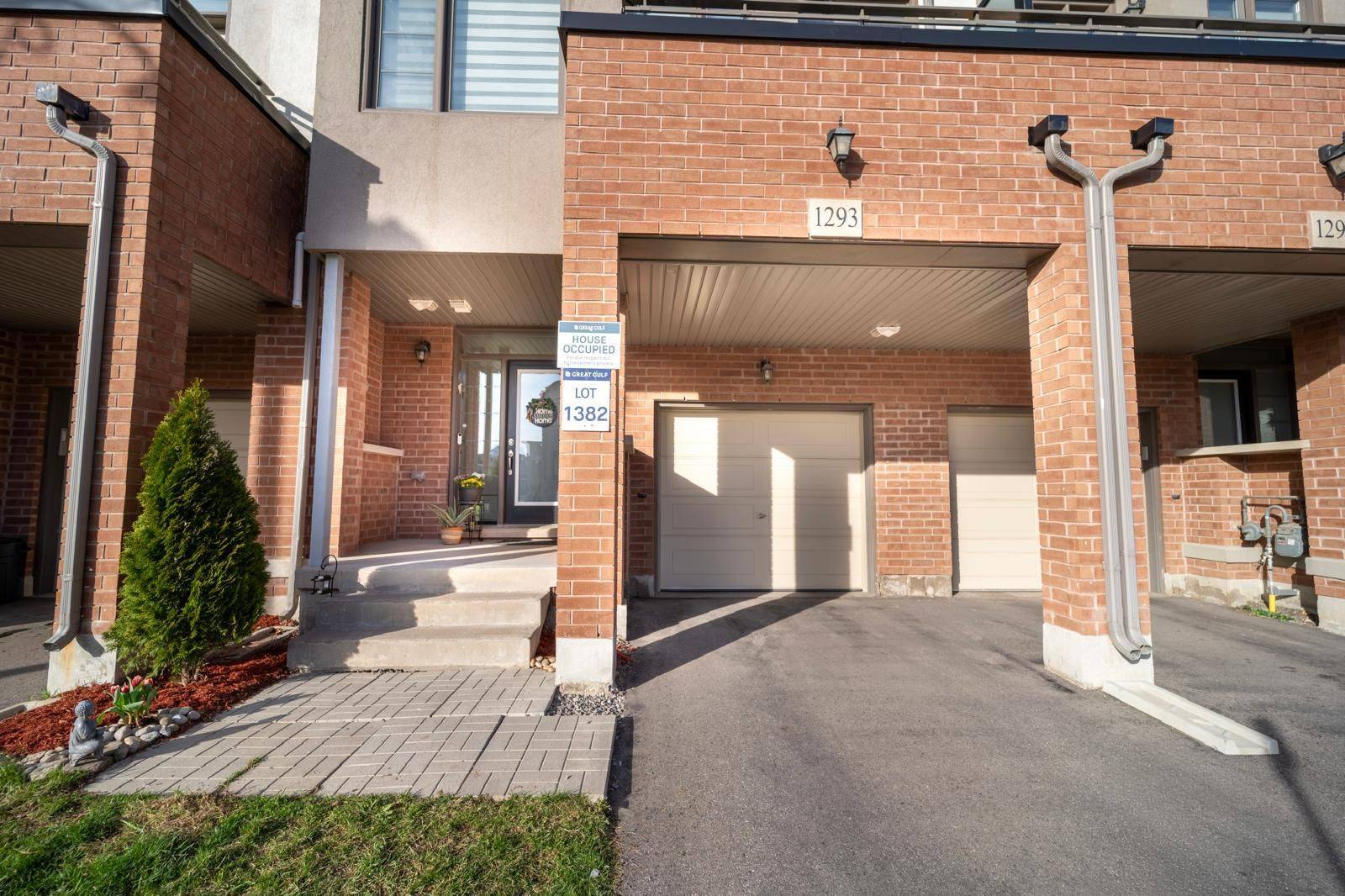 1293 Clarriage CT, Milton, ON L9E 1J4