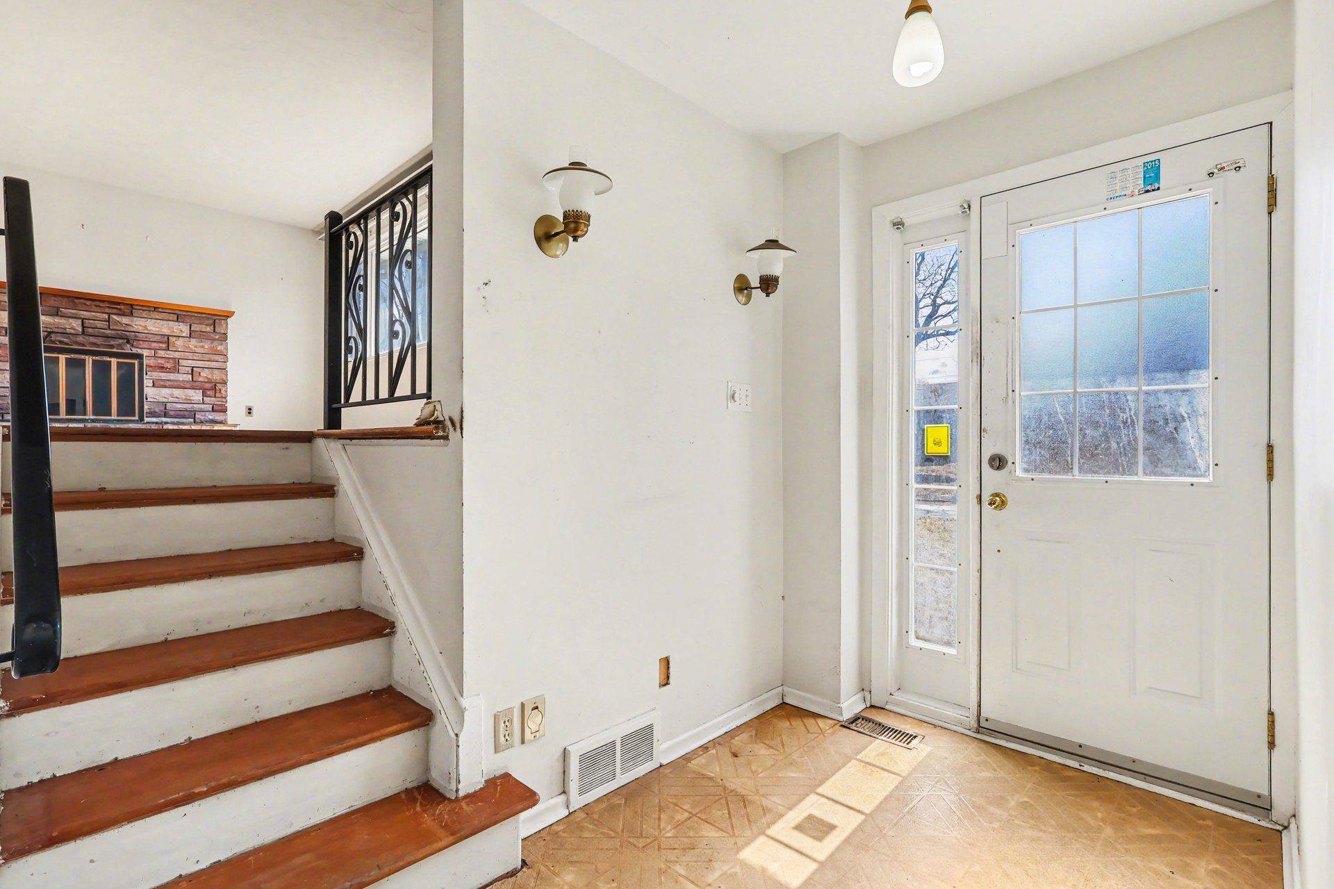 767 Cross AVE, Elmvale Acres And Area, ON K1G 3C9