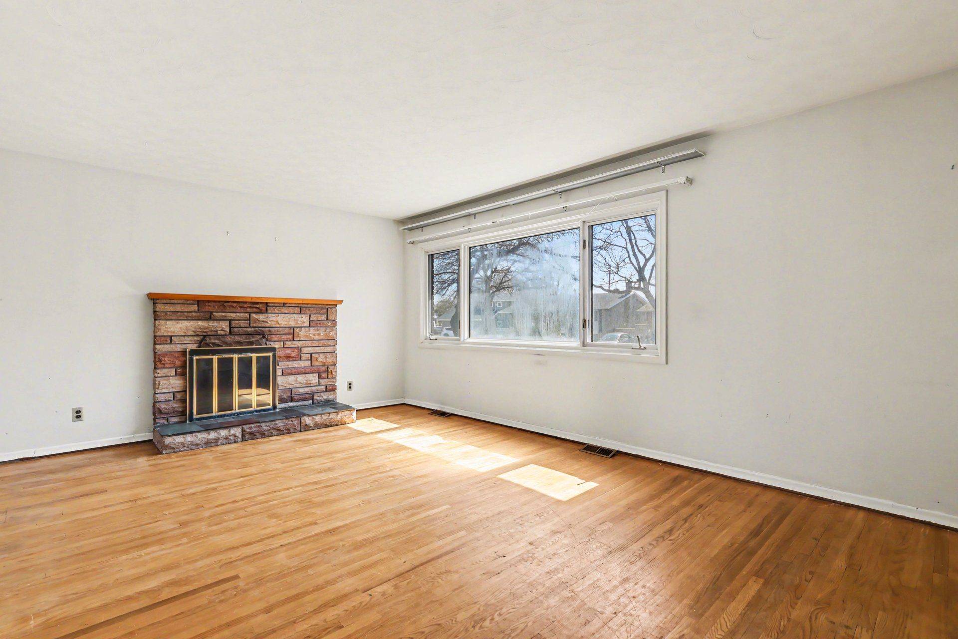 767 Cross AVE, Elmvale Acres And Area, ON K1G 3C9