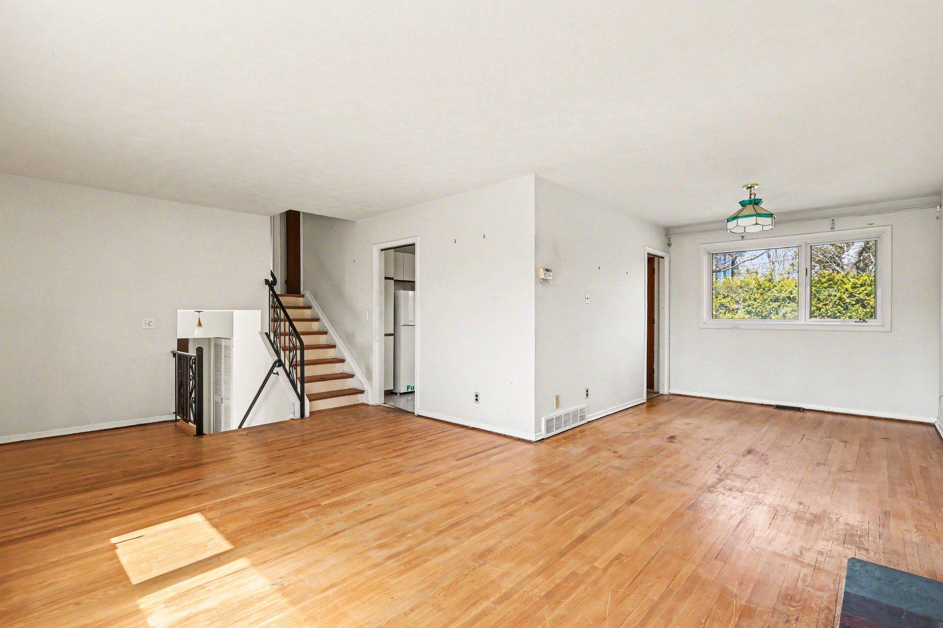 767 Cross AVE, Elmvale Acres And Area, ON K1G 3C9