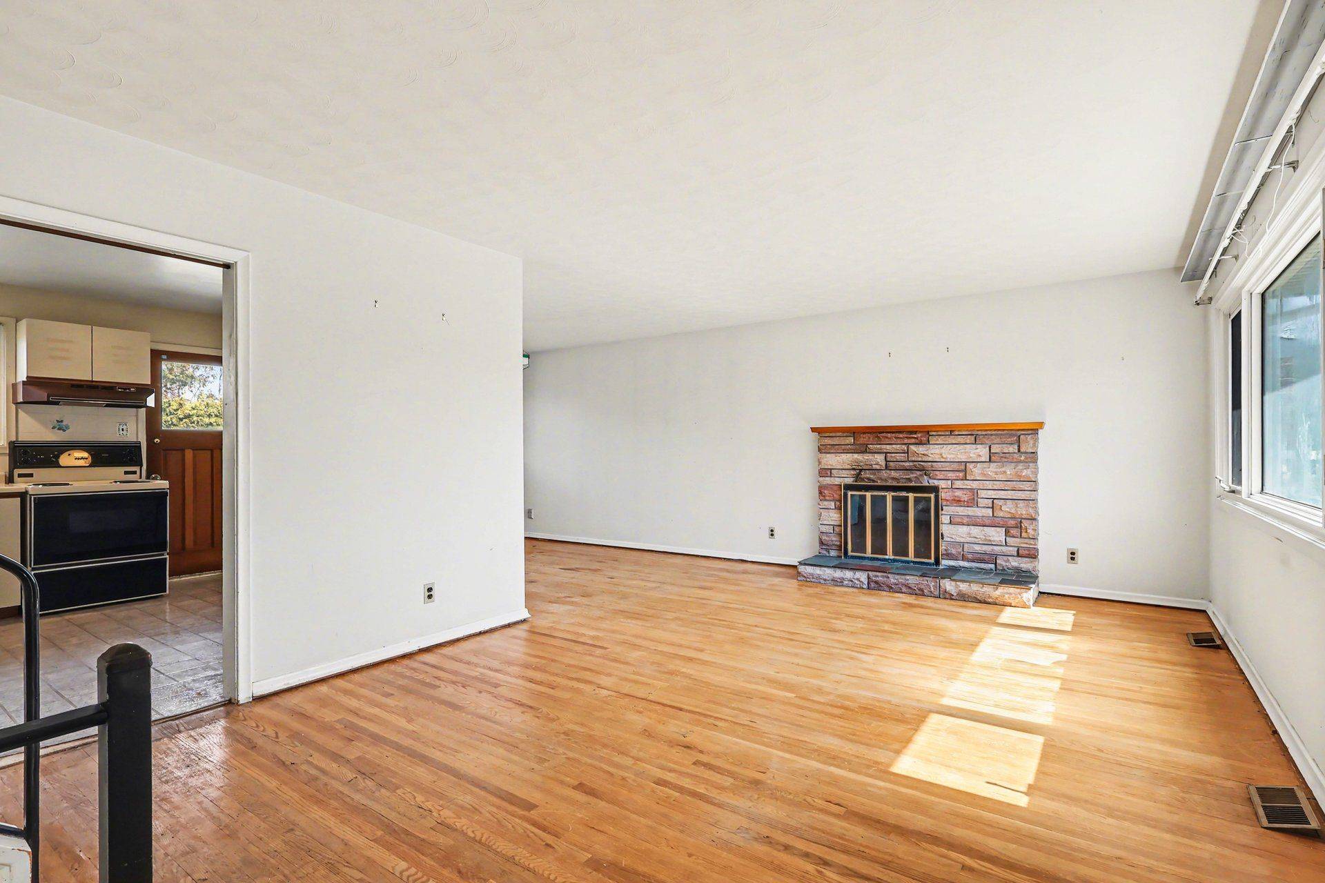 767 Cross AVE, Elmvale Acres And Area, ON K1G 3C9