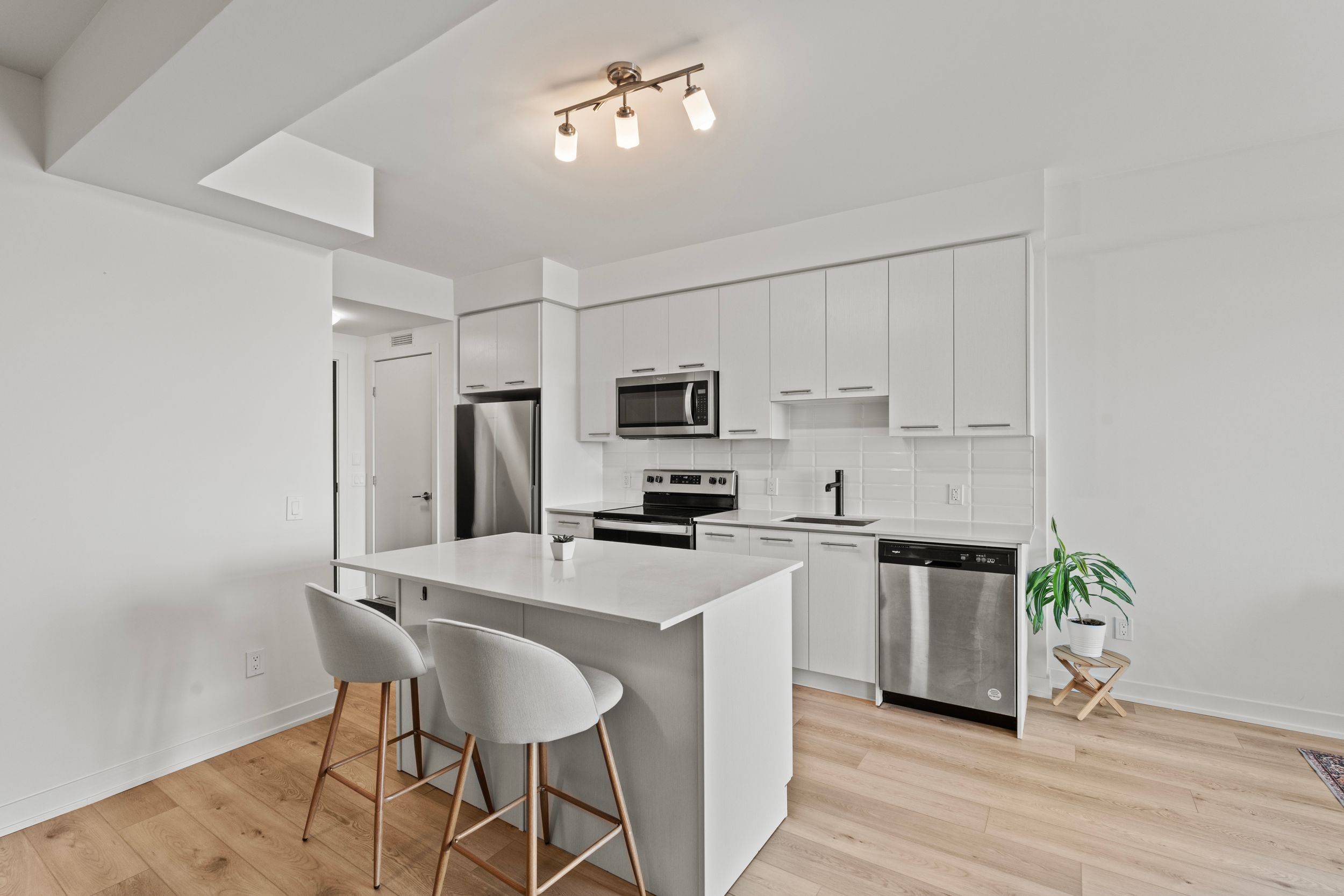 385 Winston RD #1110, Grimsby, ON L3M 4E8