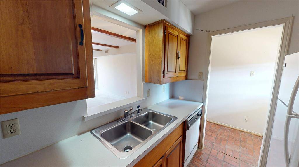 902 S Weatherred Drive #902F, Richardson, TX 75080