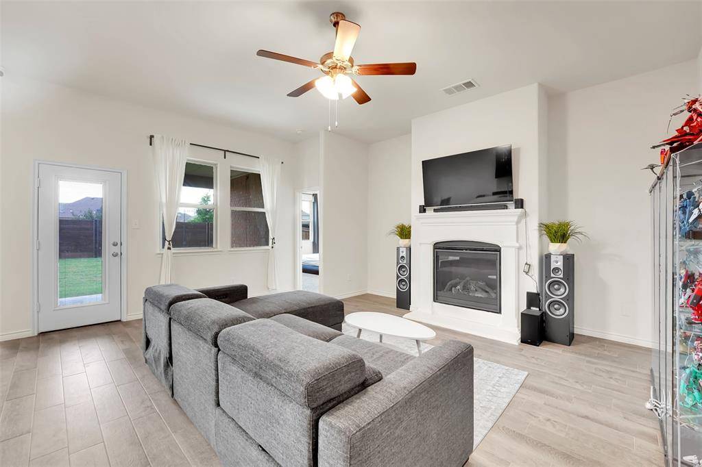 3303 Brady Starr Drive, Aubrey, TX 76227