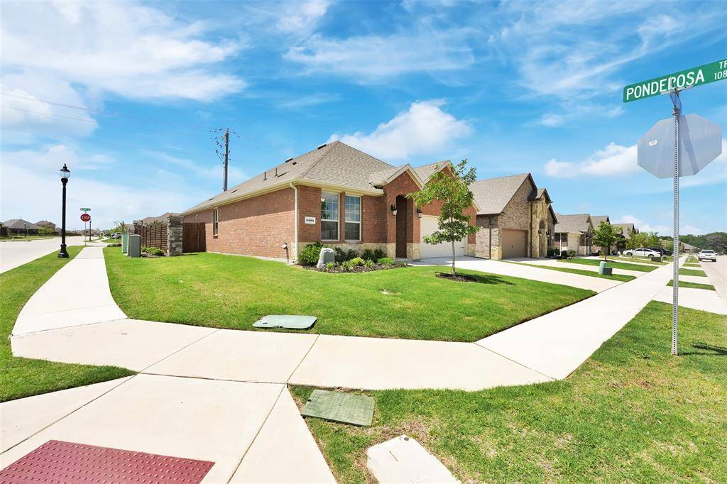 3303 Brady Starr Drive, Aubrey, TX 76227
