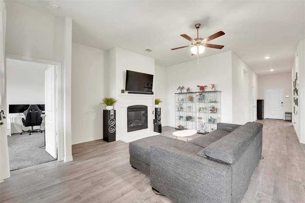 3303 Brady Starr Drive, Aubrey, TX 76227