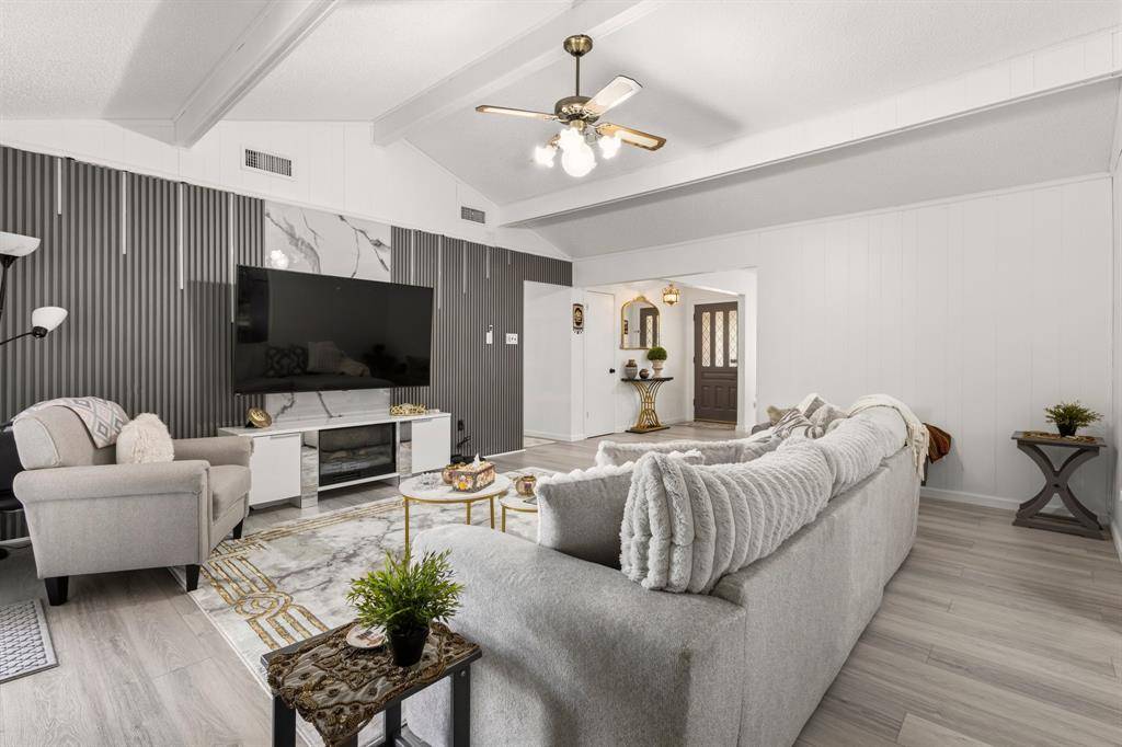 2011 Bay Oaks Drive, Arlington, TX 76012