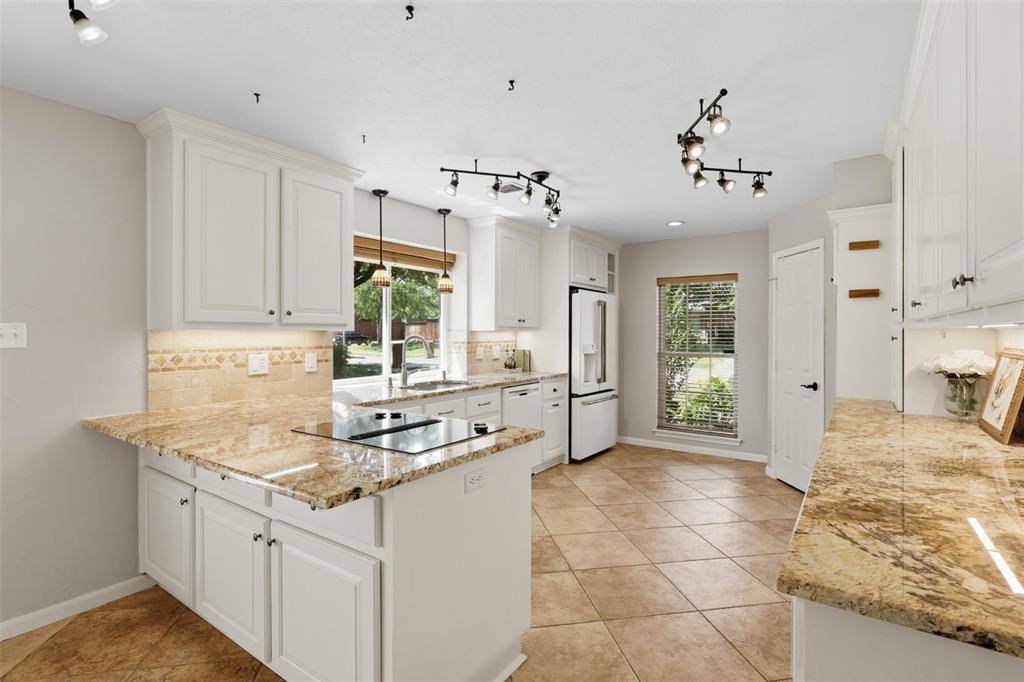 2150 Strathmore Drive, Highland Village, TX 75077