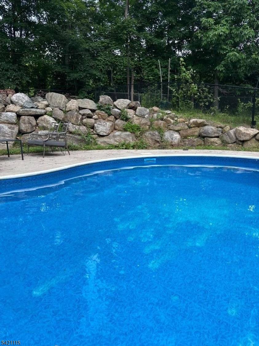 7 Pine St, Jefferson Twp., NJ 07849