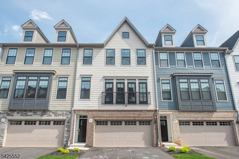 15 Cinnamon Dr, Upper Saddle River Boro, NJ 07458