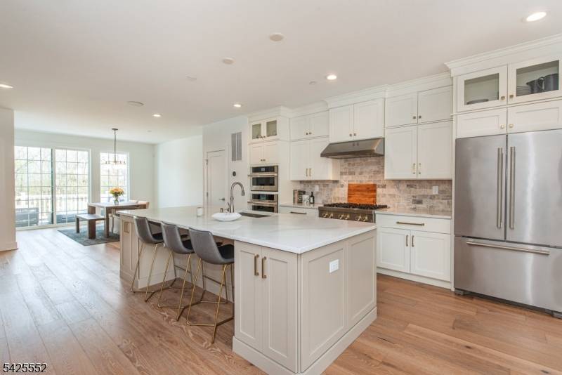 15 Cinnamon Dr, Upper Saddle River Boro, NJ 07458