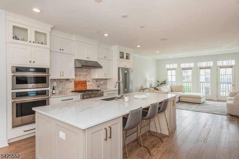 15 Cinnamon Dr, Upper Saddle River Boro, NJ 07458