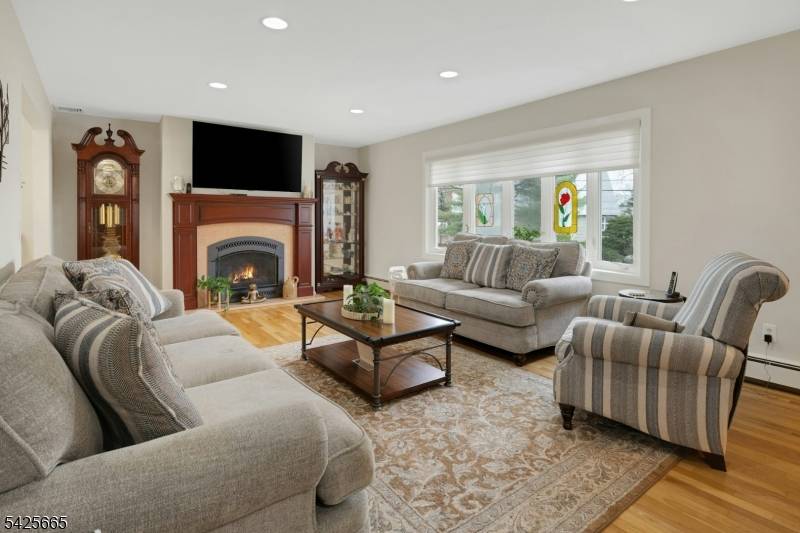 27 Howland Cir, West Caldwell Twp., NJ 07006