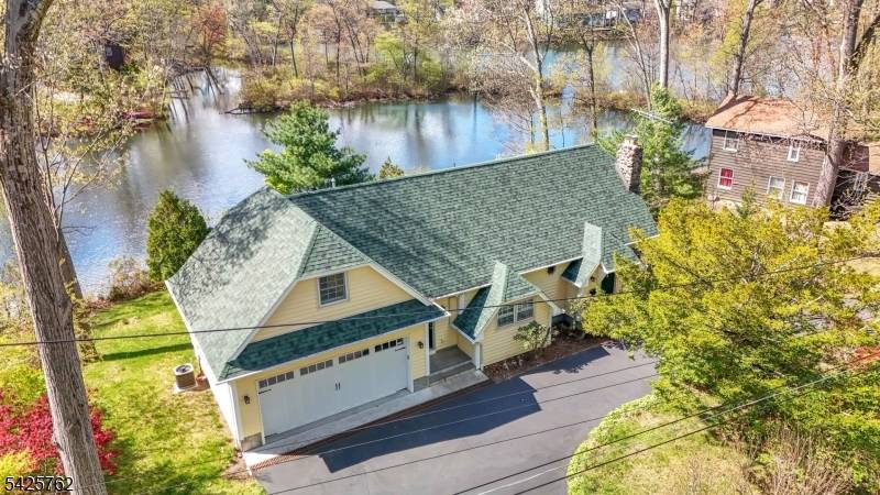 41 Lakewood Dr, Mountain Lakes Boro, NJ 07046
