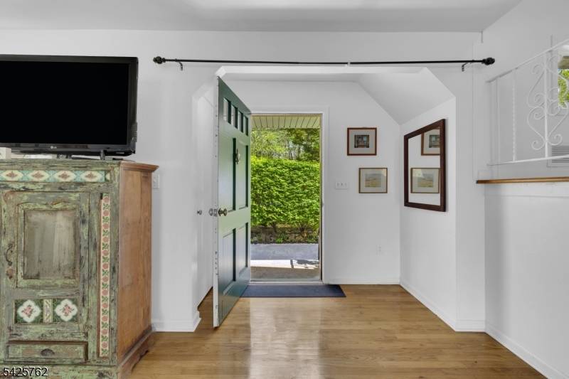 41 Lakewood Dr, Mountain Lakes Boro, NJ 07046