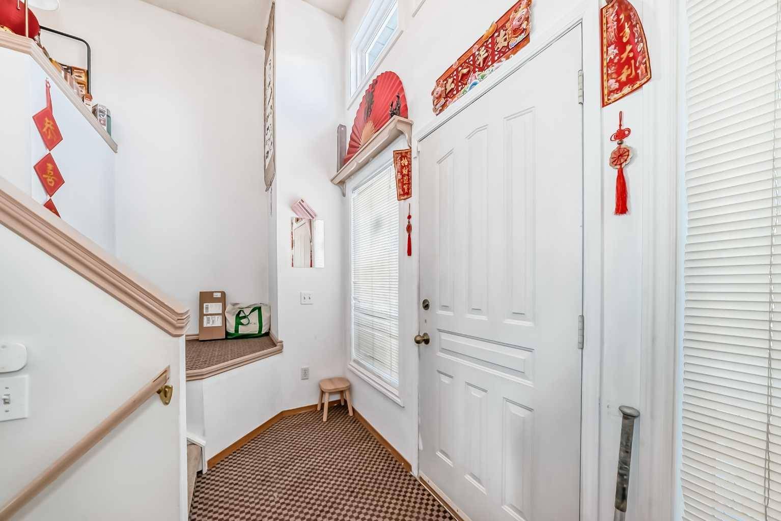 142 Hunterhorn DR NE, Calgary, AB T3P0B1