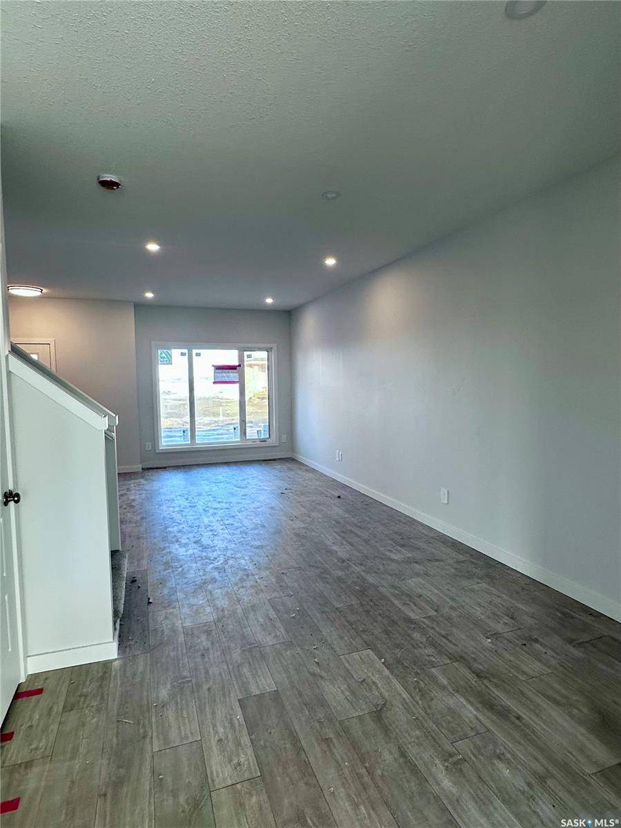 1123 Camden GARDENS, White City, SK S4L 0G1