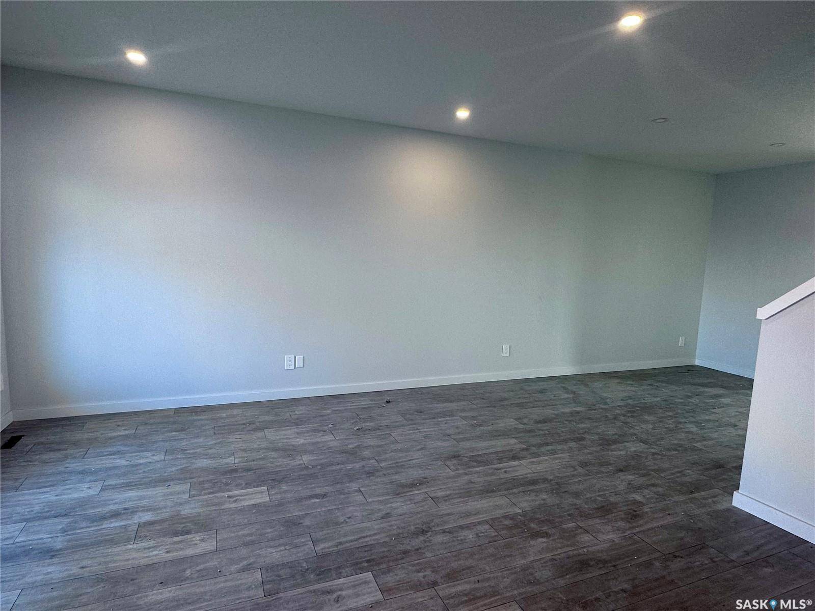 1123 Camden GARDENS, White City, SK S4L 0G1