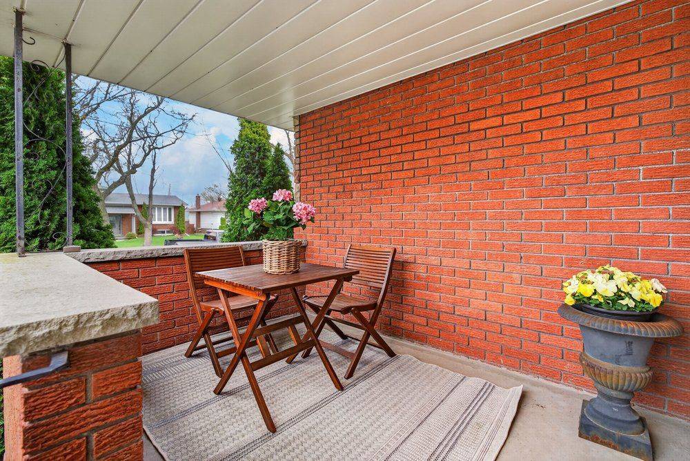 1502 Barker AVE, Burlington, ON L7P 2R4