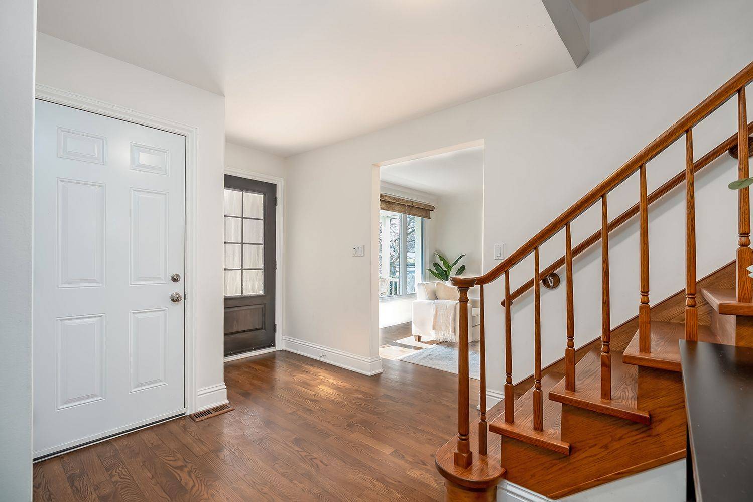 5193 Lakeshore RD, Burlington, ON L7L 1C7