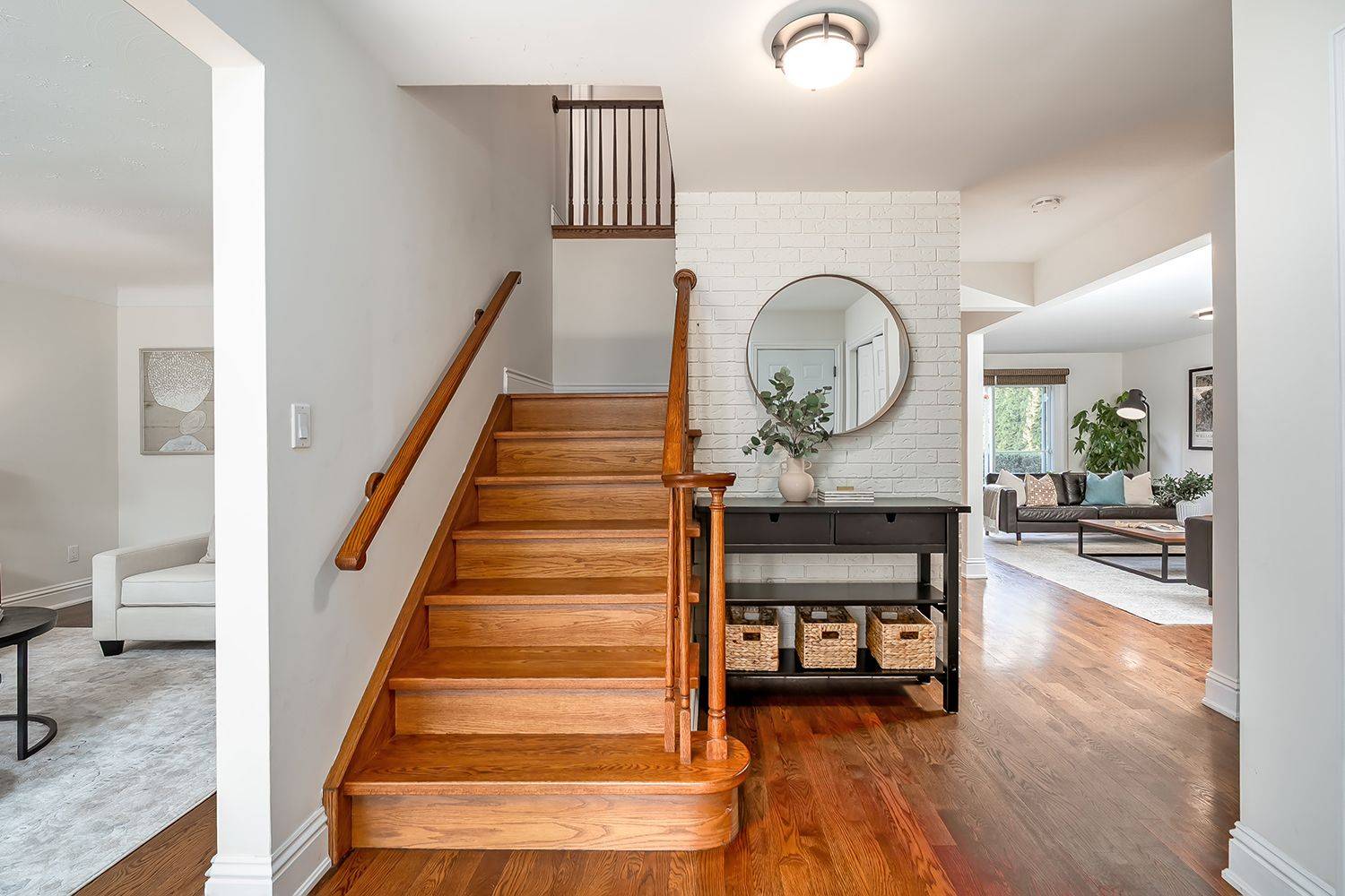 5193 Lakeshore RD, Burlington, ON L7L 1C7