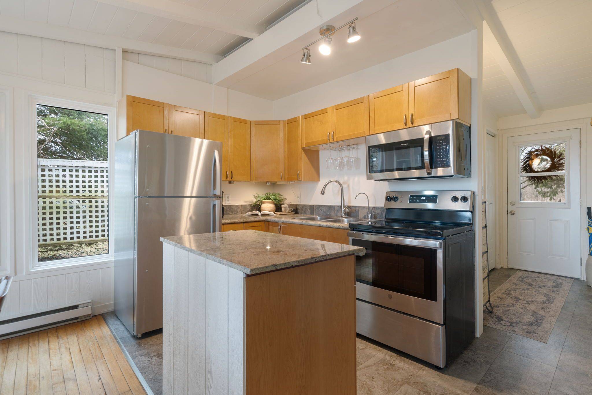 113 Victoria Beach RD, Cramahe, ON K0K 1S0