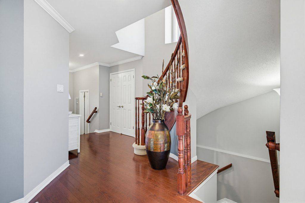 10 Valemont ST, Barrhaven, ON K2G 6Y1