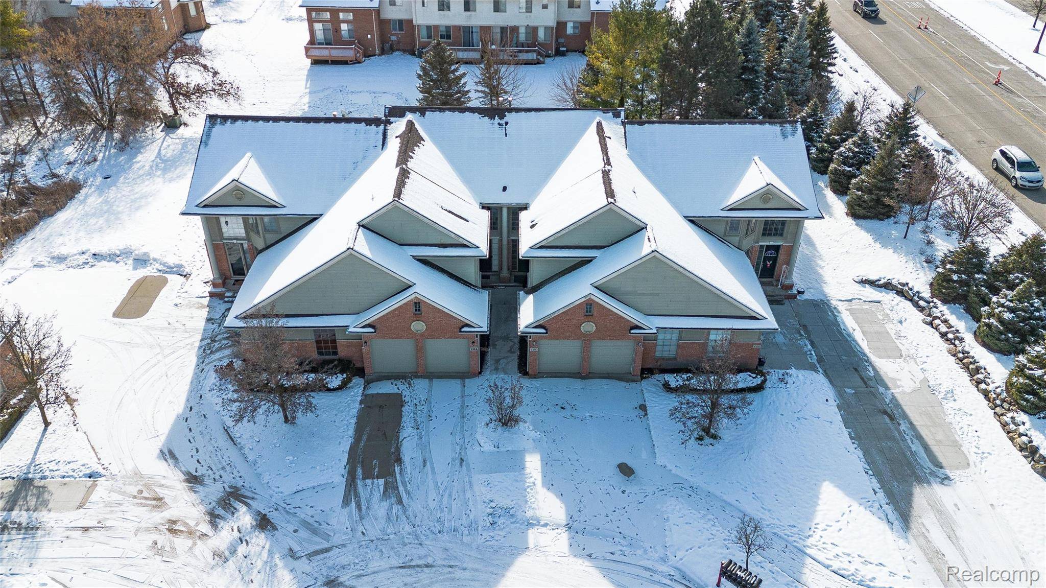 1030 Lorenzo CT, Troy, MI 48085