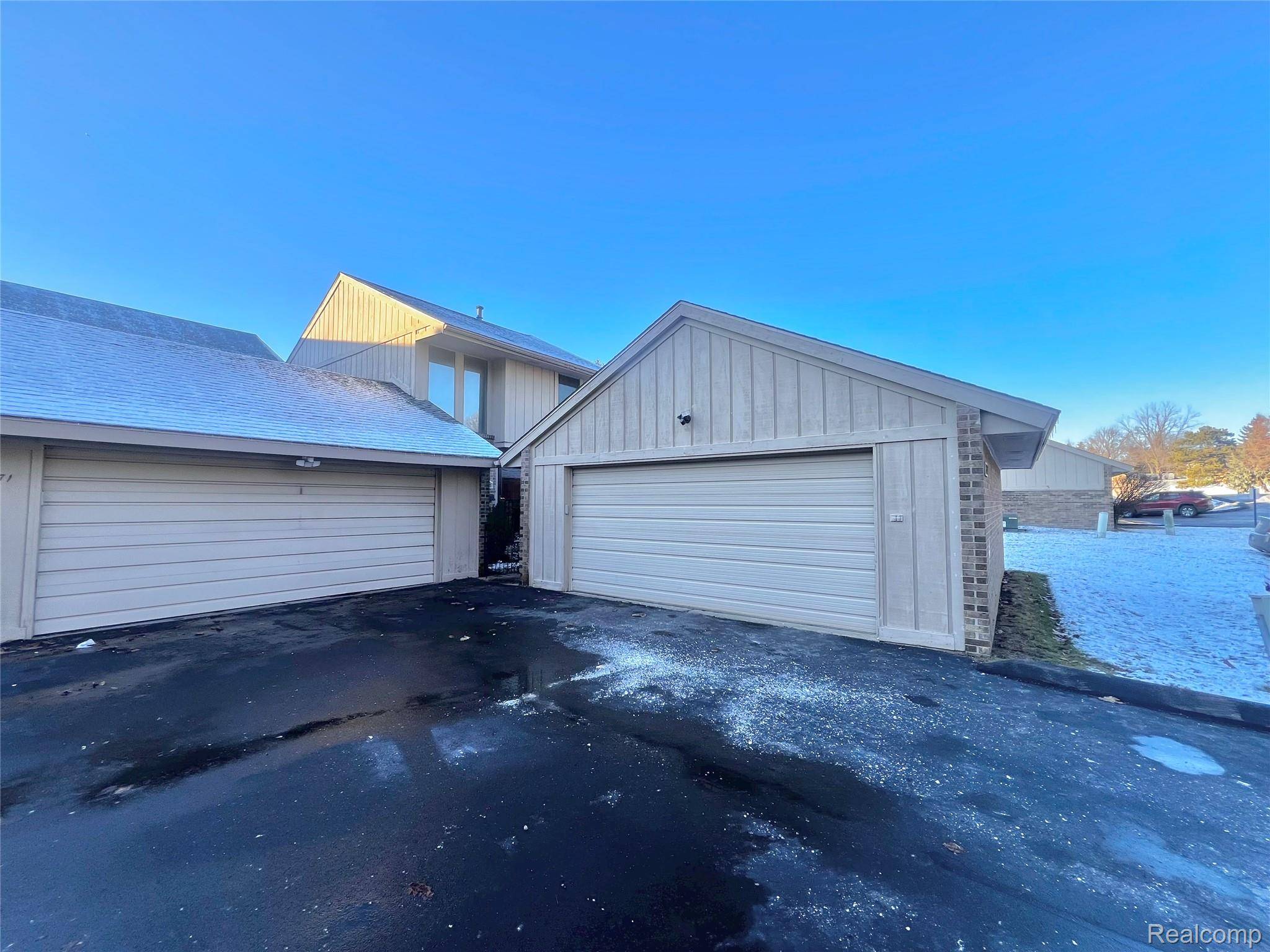 35467 Heritage LN, Farmington, MI 48335