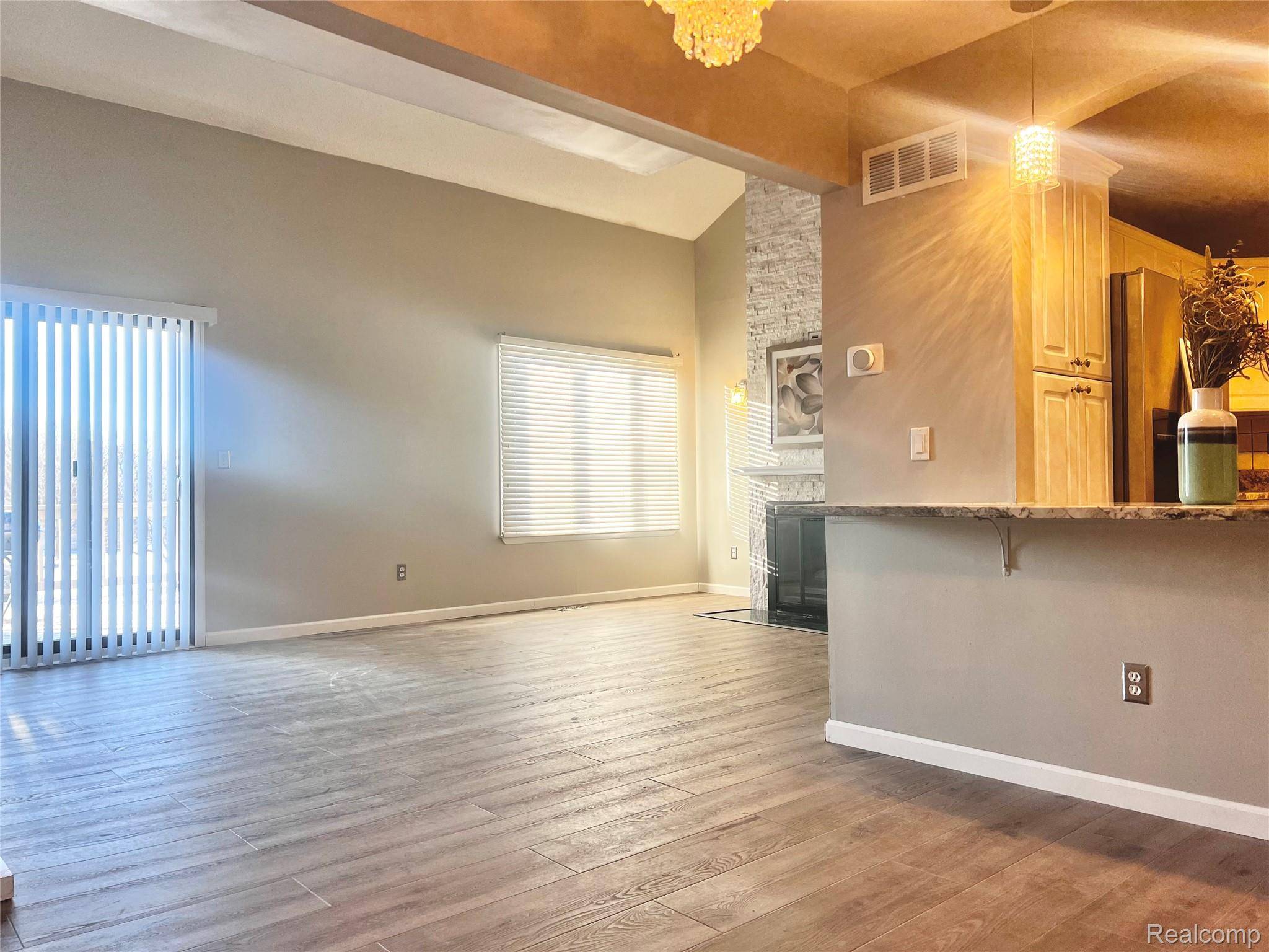 35467 Heritage LN, Farmington, MI 48335