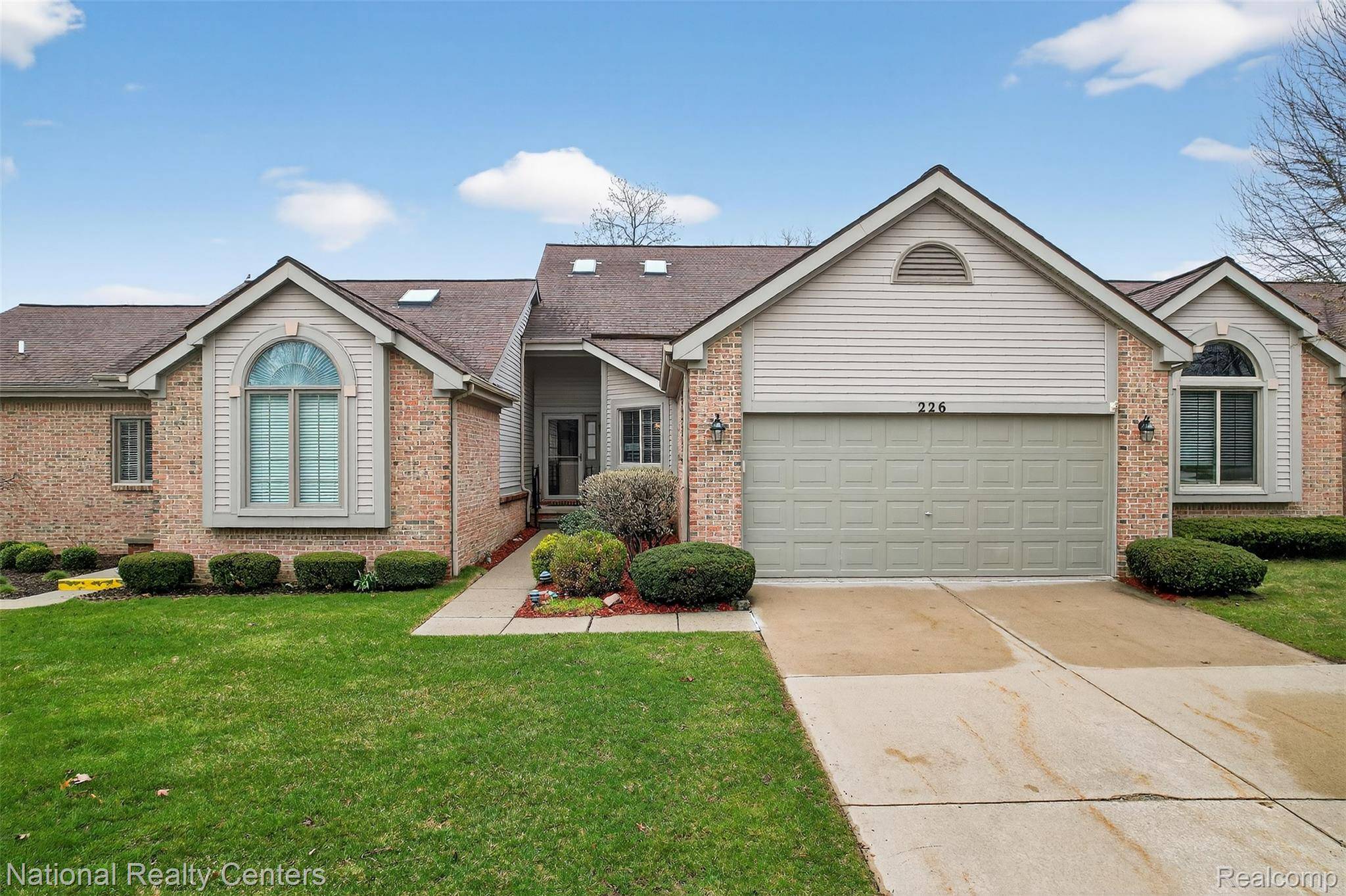 226 Sisu Knoll DR, Brighton, MI 48116