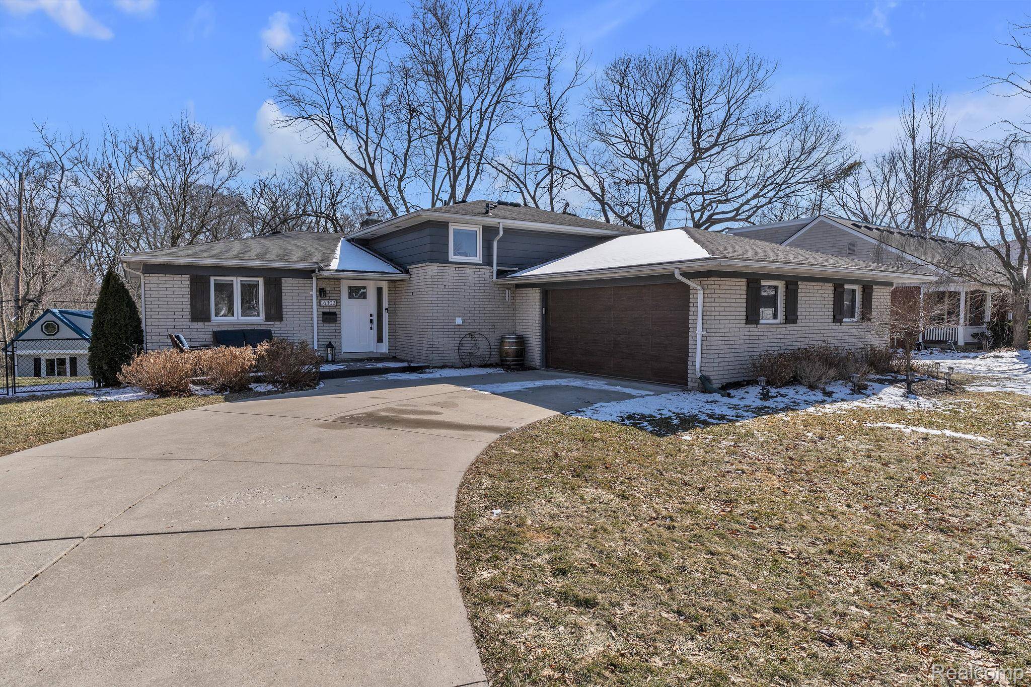 16302 Alpine DR, Livonia, MI 48154