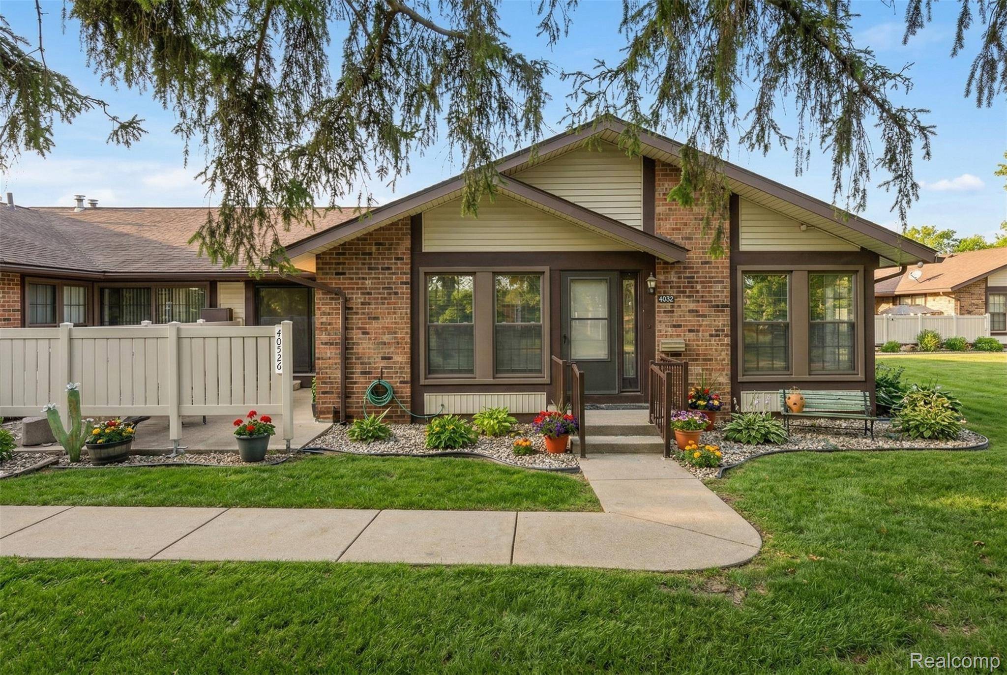 40526 Newport DR, Plymouth Charter Township, MI 48170