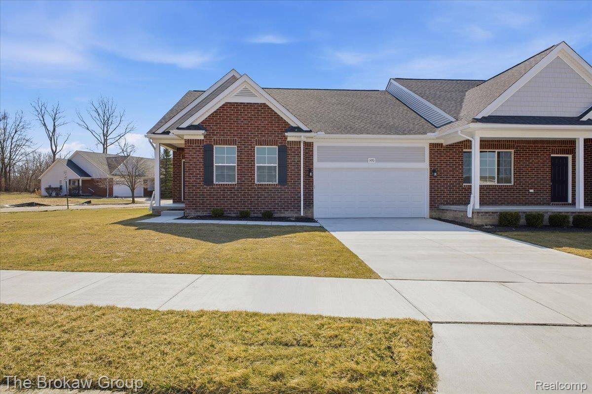 1435 Luxington DR, Lapeer, MI 48446