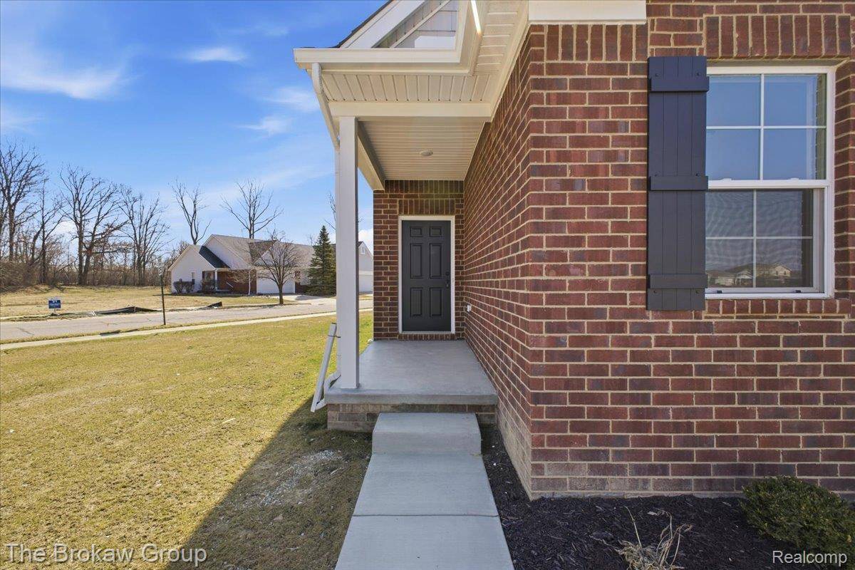 1435 Luxington DR, Lapeer, MI 48446