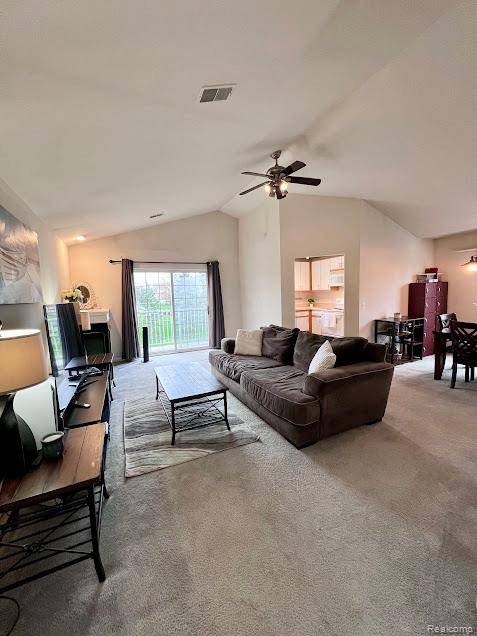 2204 Monarch DR #61, Shelby Charter Township, MI 48316