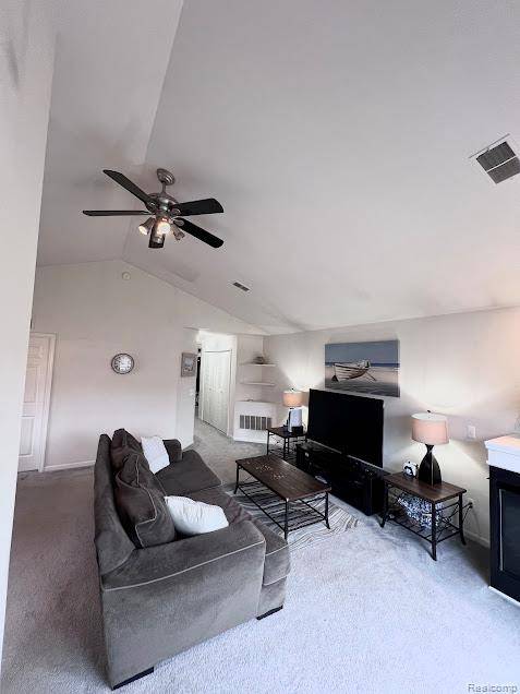 2204 Monarch DR #61, Shelby Charter Township, MI 48316