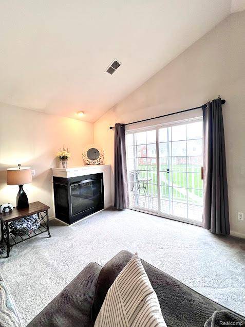 2204 Monarch DR #61, Shelby Charter Township, MI 48316