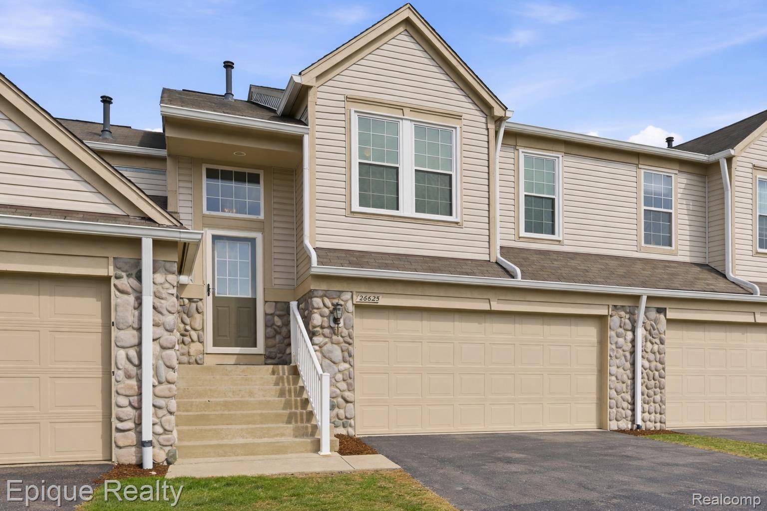 26625 Kirkway CIR, Woodhaven, MI 48183