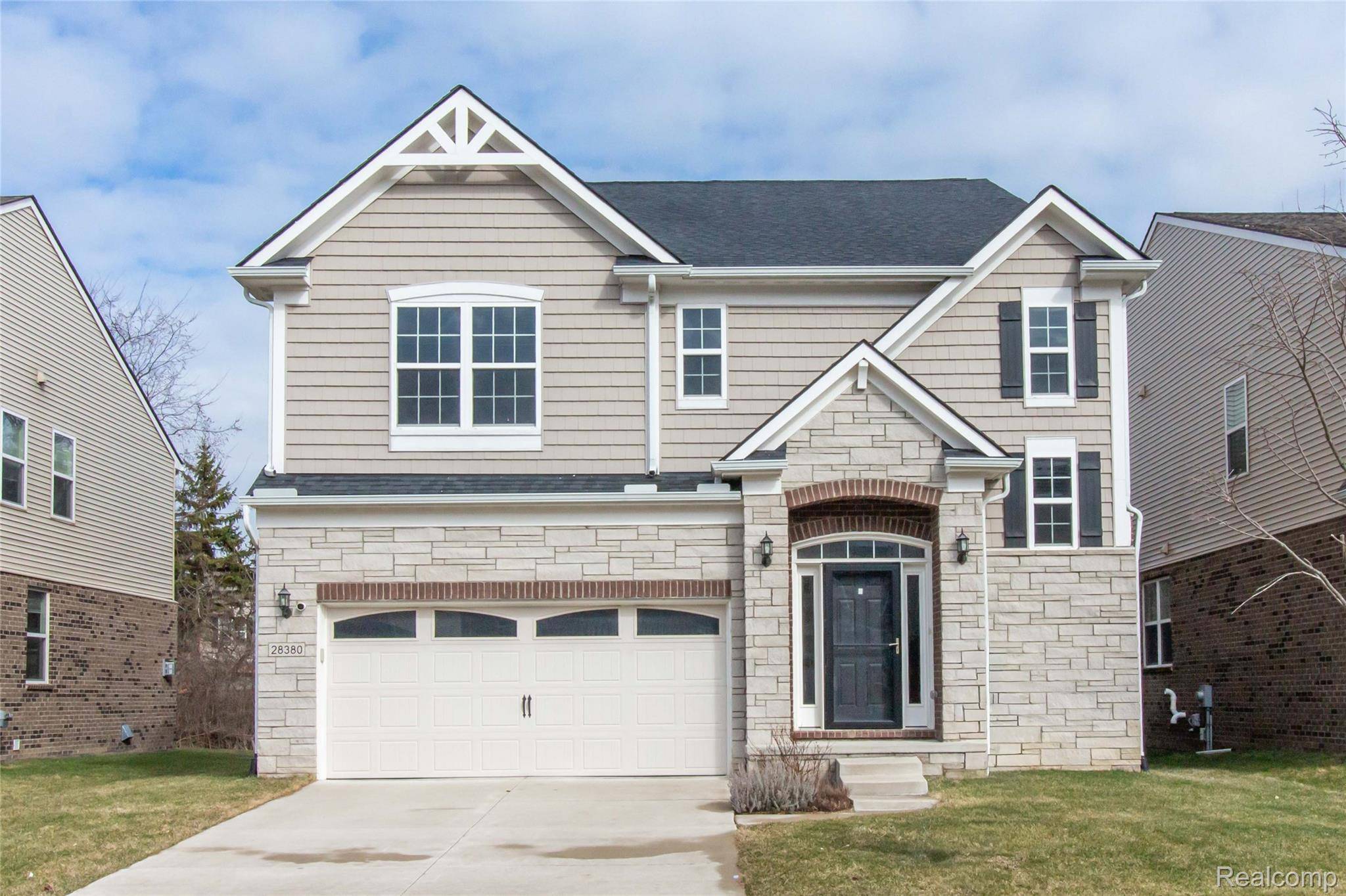 28380 Verona DR, Novi, MI 48377