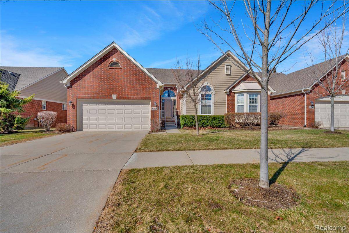 30229 Viewcrest DR, Novi, MI 48377