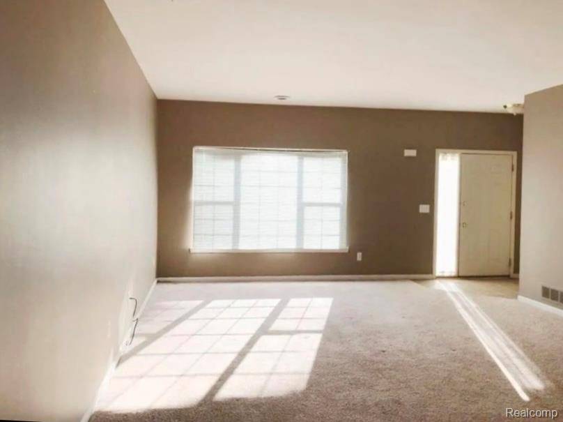 3052 Cloverly LN, Ann Arbor, MI 48108