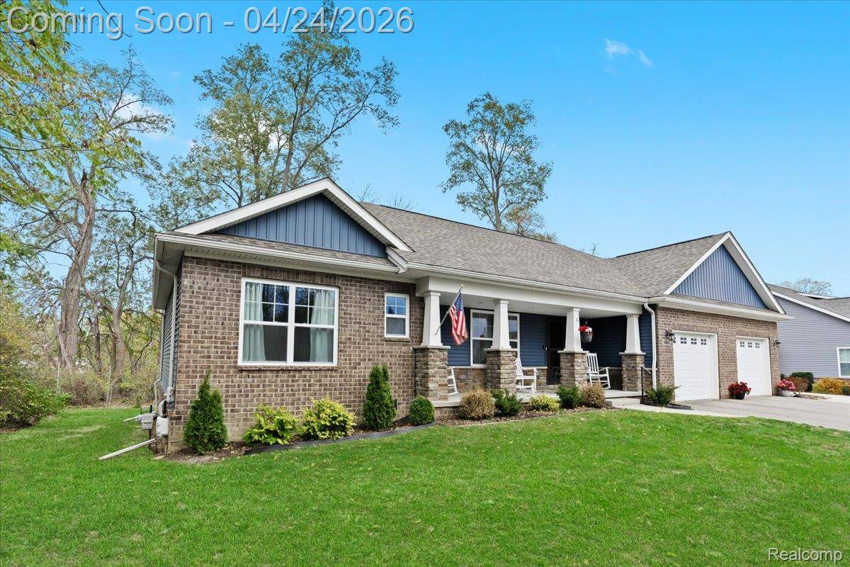 5860 Scenic Bluff DR, Brighton, MI 48116