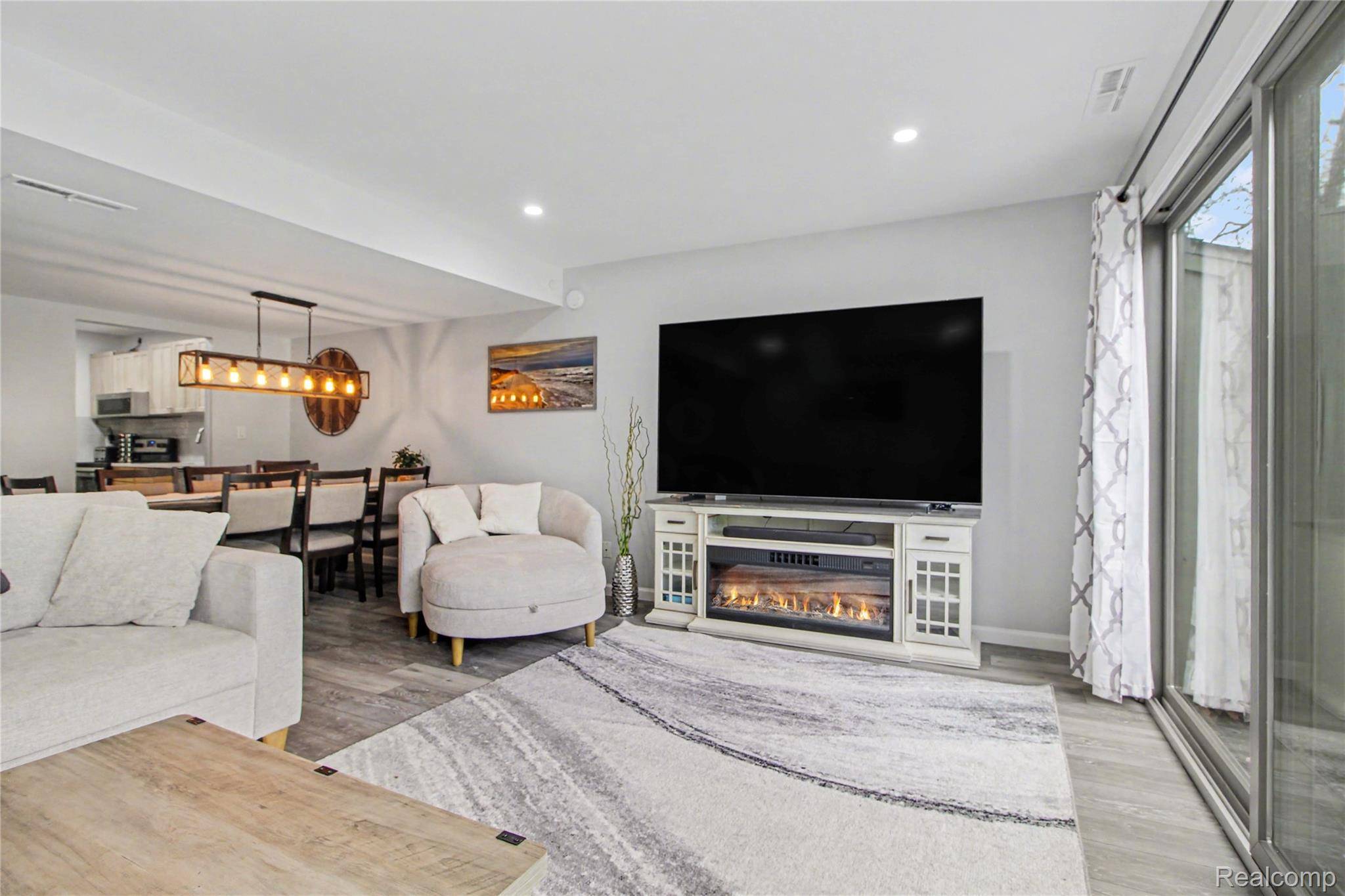 798 Peninsula CT, Ann Arbor, MI 48105