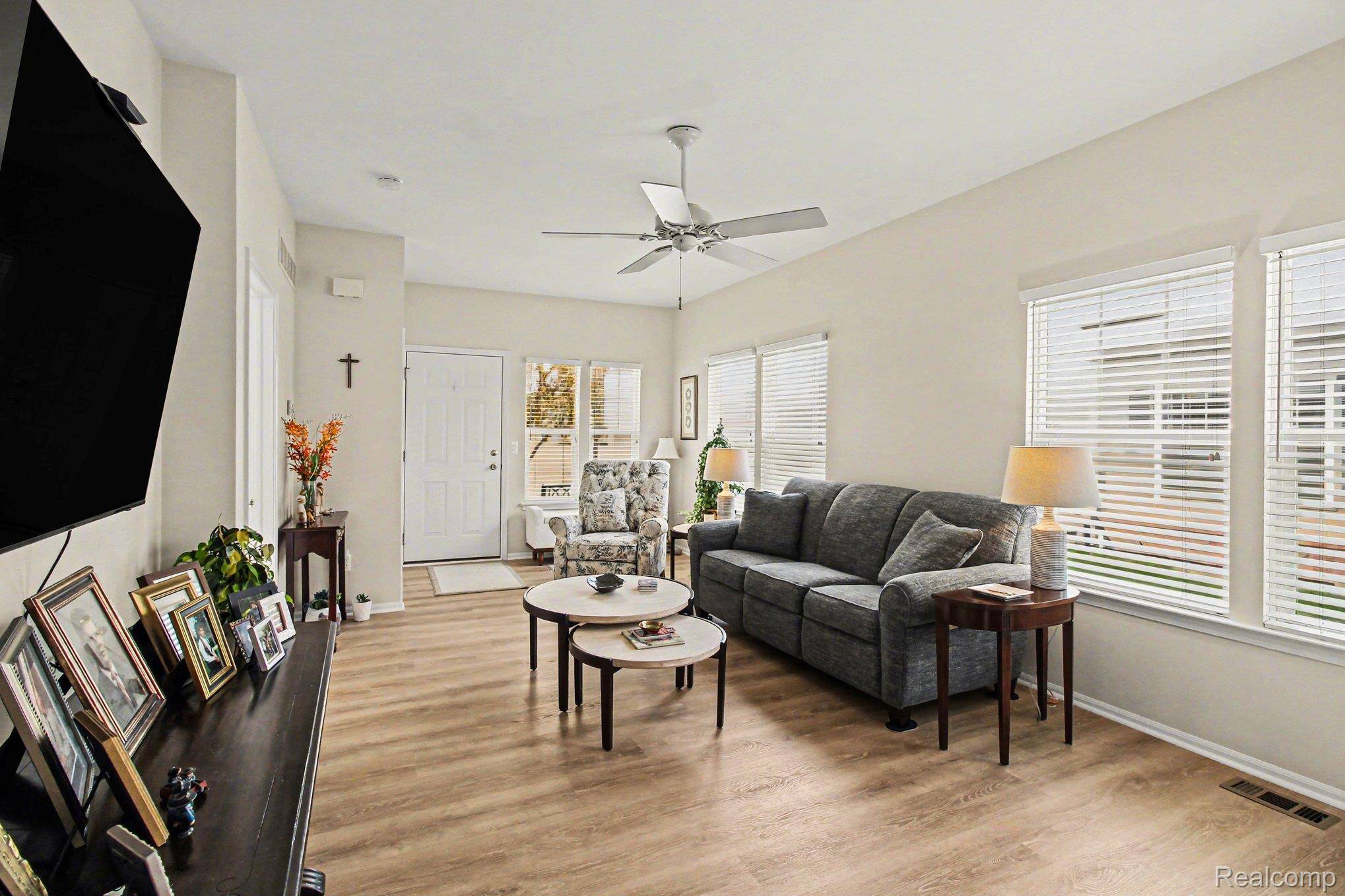 332 Brigg ST, Howell, MI 48855