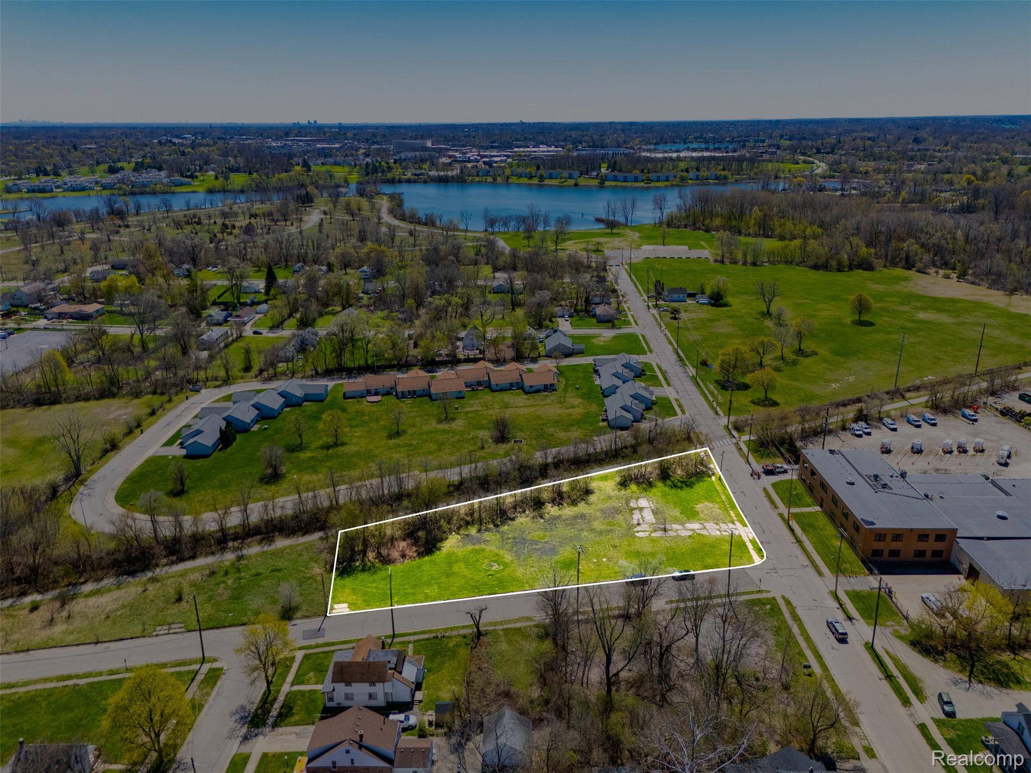 91 Lake ST, Pontiac, MI 48341